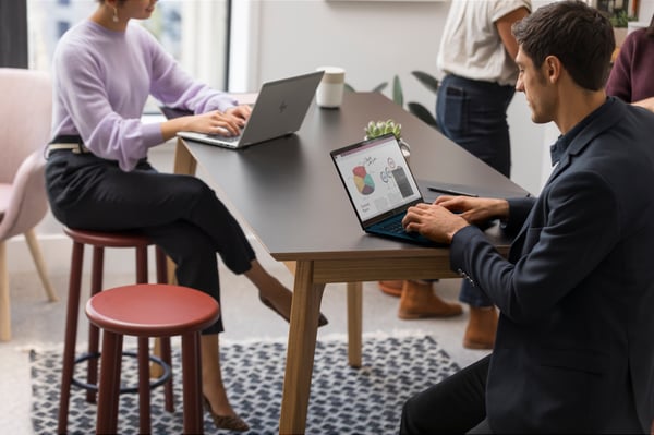 HP EliteBook X G1i Intel Core Ultra 5 226V Laptop 35,6 cm (14") WUXGA 16 GB LPDDR5x-SDRAM 512 GB SSD Wi-Fi 7 (802.11be) Windows 11 Pro Sølv