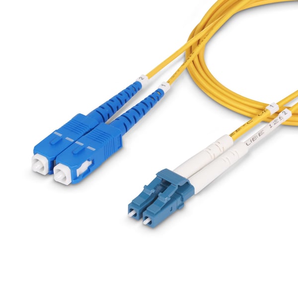 StarTech.com 5 m fiberoptisk LC- till SC-duplexkabel (UPC) med OS2-enkelläge, 9/125 µm, laseroptimerad, 100G, böjningsokänslig, låg insättningsförlust, LSZH-fiberpatchkabel