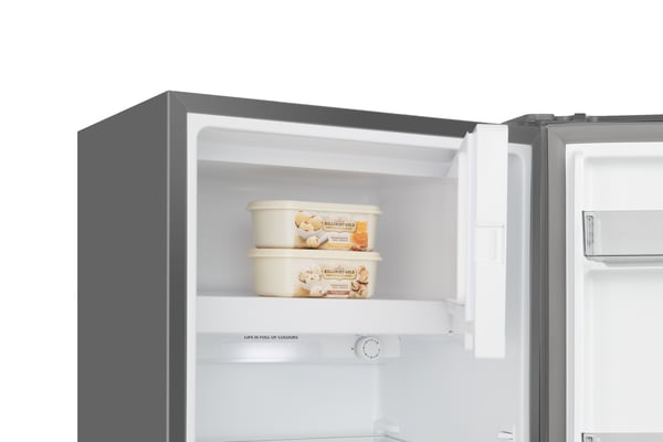 Hisense RR220D4BDE kombi-køleskab Fritstående 165 L Sølv