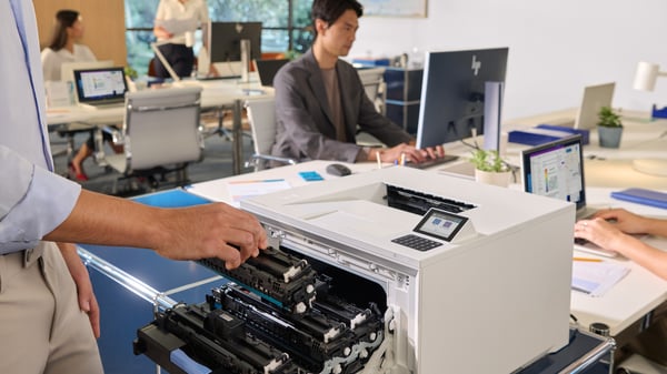 HP LaserJet Enterprise 4701dn Farve Printer