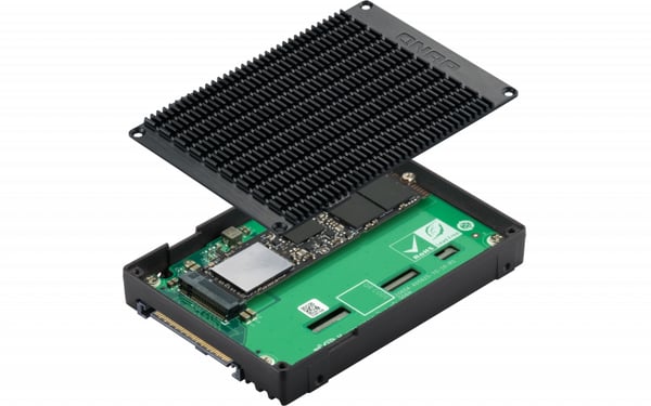 QNAP QDA-UMP4 drevkabinet SSD kabinet Sort 2.5"
