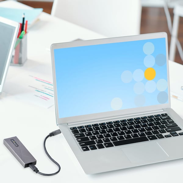 StarTech.com USB-C 10Gbps till M.2 NVMe eller M.2 SATA SSD-kabinett, Verktygsfritt M.2 PCIe/SATA NGFF SSD En