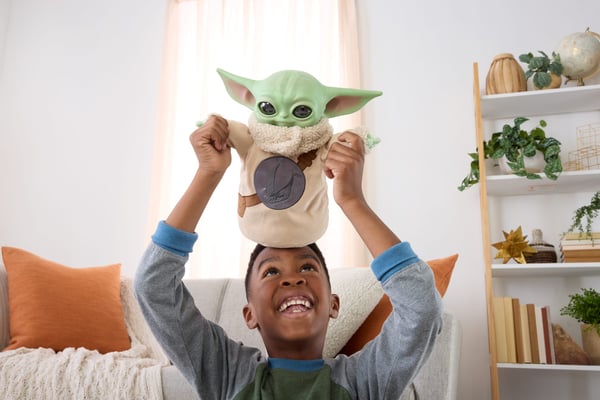Star Wars The Mandalorian & Grogu -elokuvan Pick-Me-Up Grogu -pehmohahmo, kirjottu kuvio ja vinyylipää