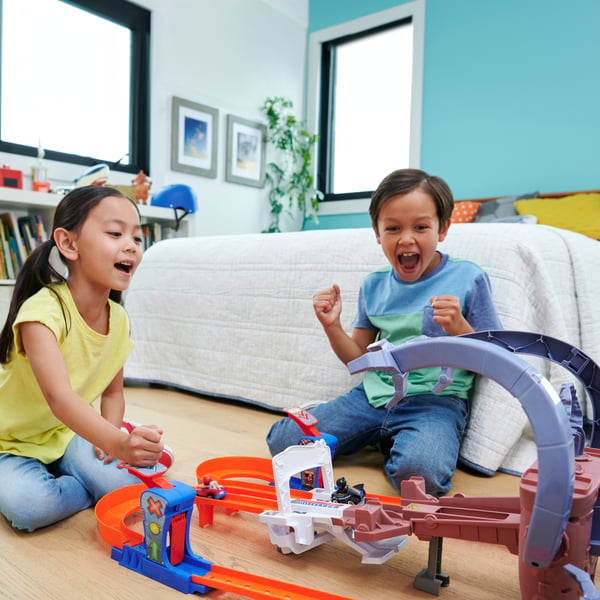 Hot Wheels Racer Verse RACERVERSE Spider-Man's Web Slinging Speedway -autorata