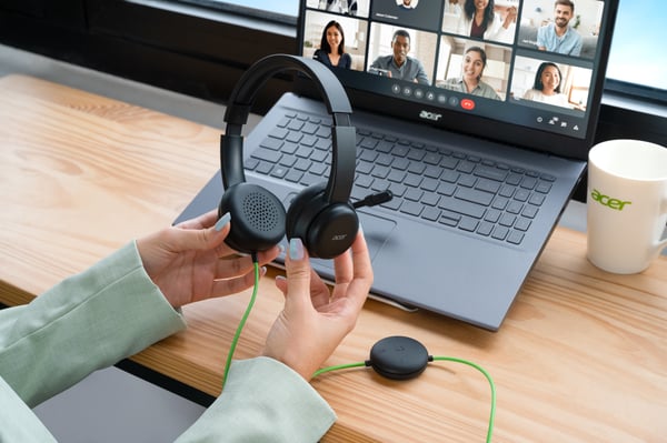 Acer GP.HDS11.01N hovedtelefoner/headset Ledningsført Opkald/musik Sort