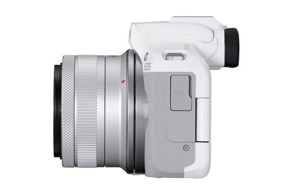 Canon EOS R50, White + RF-S 18-45mm F4.5-6.3 IS STM Kit MILC 24,2 MP CMOS 6000 x 4000 pixlar Vit