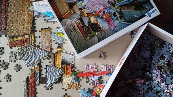 Tactic Puzzle Lovers Woman walking in Kyoto 1000 pcs puzzle