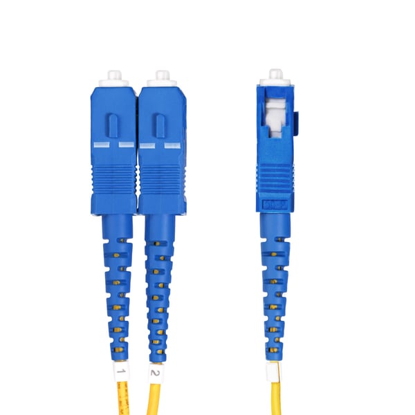 StarTech.com 5 m fiberoptisk LC- till SC-duplexkabel (UPC) med OS2-enkelläge, 9/125 µm, laseroptimerad, 100G, böjningsokänslig, låg insättningsförlust, LSZH-fiberpatchkabel