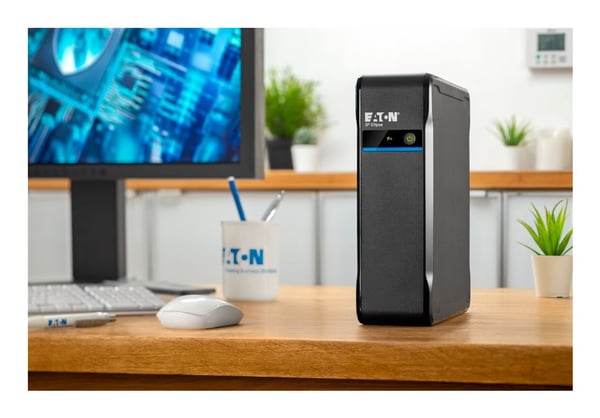 Eaton 3P700I UPS-virtalähde Valmiustila (ilman yhteyttä) 0,7 kVA 420 W 4 AC-pistorasia(a)