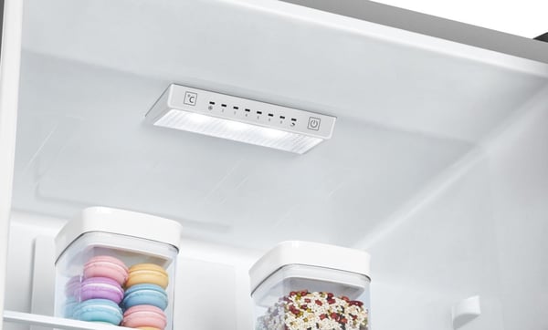 Hisense Fritstående køle /fryseskab med Multi Air Flow til jævn køling på alle hylder og Total NoFrost, der eliminerer behovet for afrimning. A energiklassen sikrer effektiv ydeevne og lavere dagligt energiforbrug.