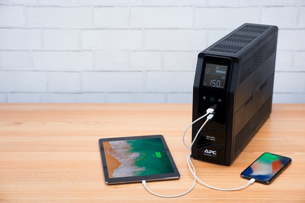 APC BR1600SI UPS-enhed Interaktivt indgangsstik 1,6 kVA 960 W 8 AC stikkontakt(er)