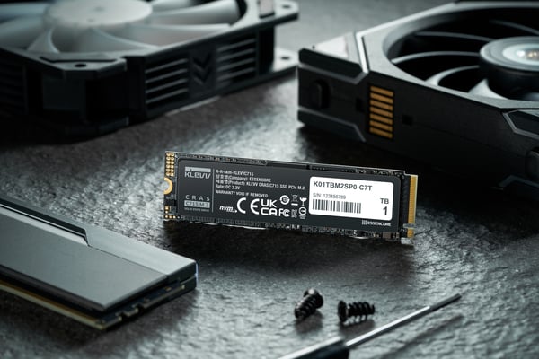 Klevv CRAS C715 1 TB M.2 PCI Express 3.0 NVMe 3D TLC NAND