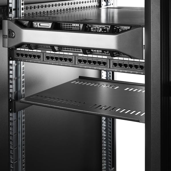 StarTech.com 2-pack 1U-serverrackhyllor, ventilerad och rackmonterad fribärande hylla, för 19-tums rack/kabinett, kraftigt stål, kapacitet 20 kg, 40cm (16") djupt fack
