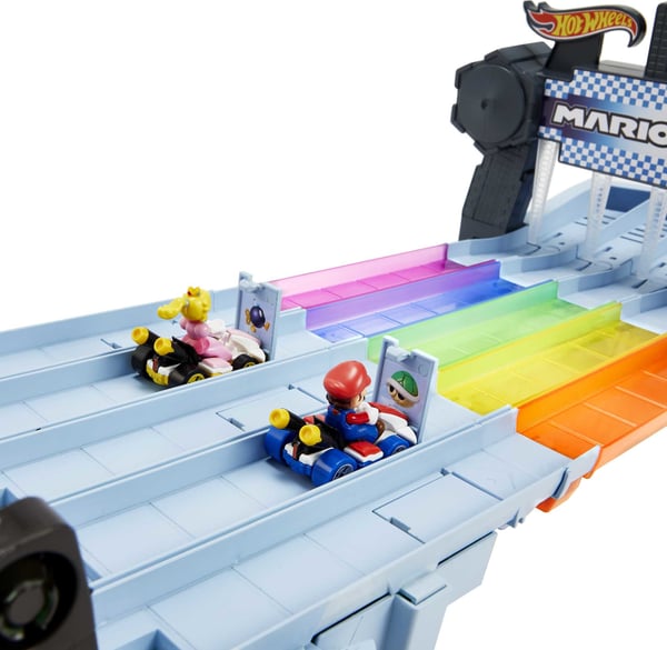 Hot Wheels Mario Kart Rainbow Road Raceway-sæt med 2 køretøjer i størrelsesforholdet 1:64