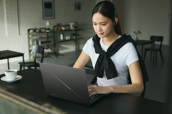 ASUS ROG Zephyrus G14 GU405AR-SY006W Intel Core Ultra 9 386H Laptop 35,6 cm (14") 3K 32 GB LPDDR5x-SDRAM 1 TB SSD NVIDIA GeForce RTX 5070 Ti Wi-Fi 7 (802.11be) Windows 11 Home Grå QWERTZ Tysk