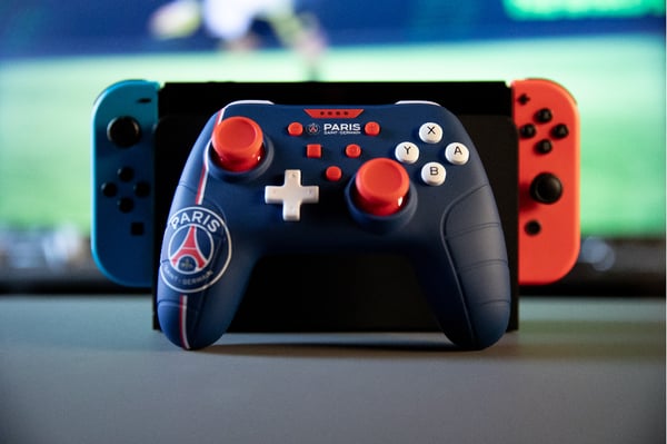 Konix 82531120666 peliohjain Sininen, Punainen, Valkoinen USB Pad-ohjain Analoginen/Digitaalinen Nintendo Switch, Nintendo Switch OLED, PC