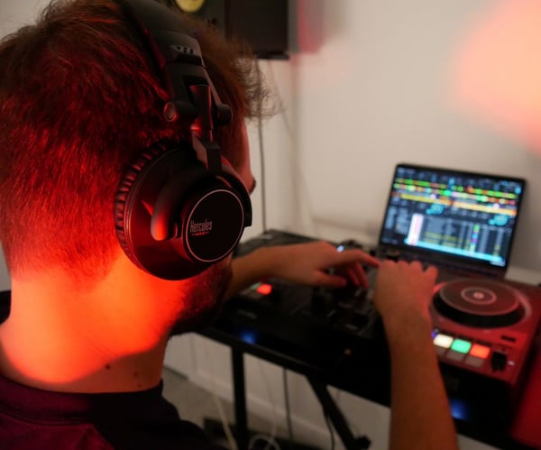 Hercules HDP DJ60 Hörlurar Kabel Huvudband Musik Svart
