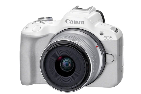 Canon EOS R50, White + RF-S 18-45mm F4.5-6.3 IS STM Kit MILC 24,2 MP CMOS 6000 x 4000 pixlar Vit
