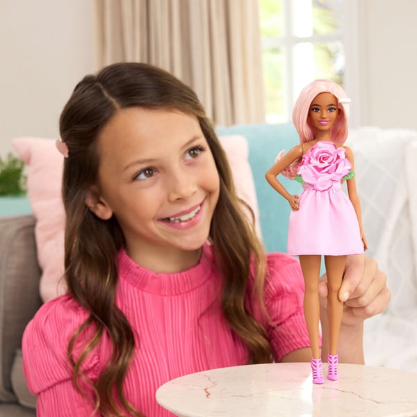 Barbie Fashionistas -dukke nr. 238 i stropløs rosenkjole, pink hår med hårspænde