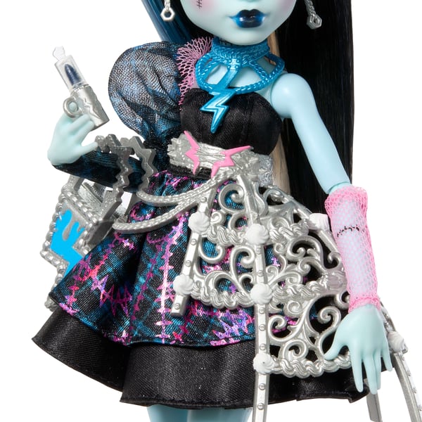 Monster High Scary Sweet Birthday Frankie Stein-dukke i festkjole med ballon og gave