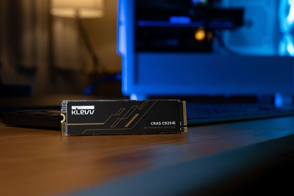 Klevv CRAS C925G 2 TB M.2 PCI Express 4.0 NVMe 3D TLC NAND