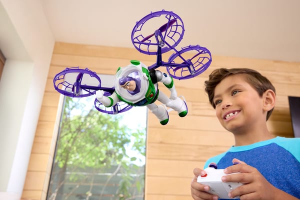 Toy Story Disney och Pixar 5-actionfigur föreställande en flygande, fjärrstyrd, högteknologisk Buzz Lightyear