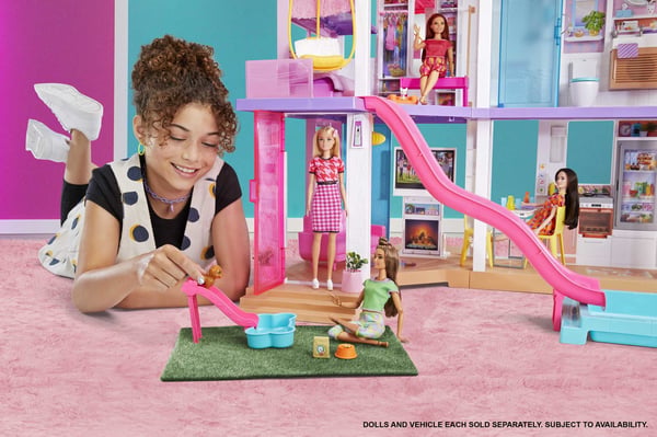 Barbie Dreamhouse Adventures Dreamhouse (114,30 cm) dukkehus med pool, rutsjebane, elevator, lys og lyde