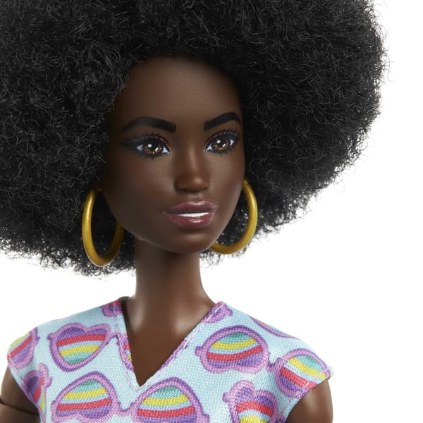 Barbie Fashionistas -nukke #194, pyörätuoli ja ramppi, kiharat ruskeat hiukset, haalari ja tarvikkeita