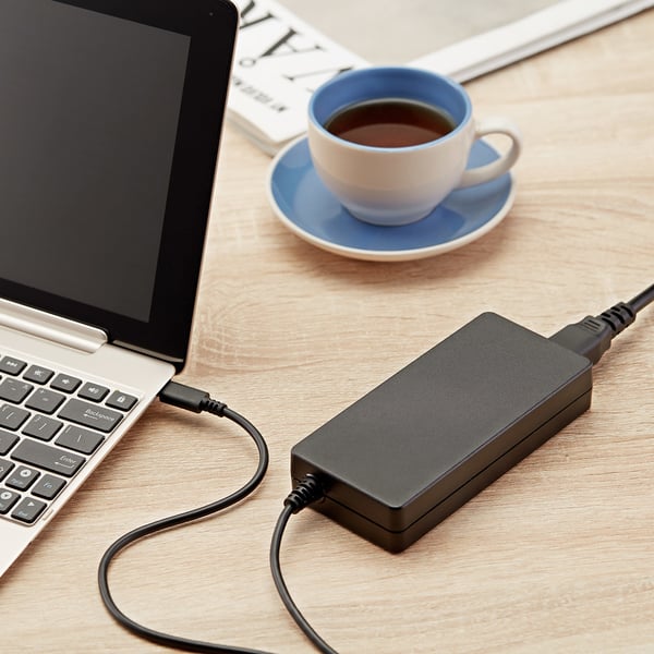 FSP NB C virta-adapteri ja vaihtosuuntaaja Sisätila 100 W Musta
