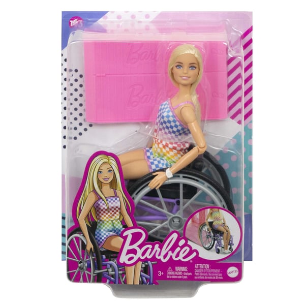 Barbie Fashionistas -dukkel #194 med kørestol og rampe, lyst hår, regnbuekjole og tilbehør