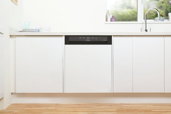Indesit I3B L634 B Puolittain integroitu 14 paikkoja