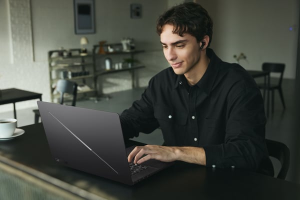 ASUS ROG Zephyrus G16 GU606AR-TB069W Intel Core Ultra 9 386H Laptop 40,6 cm (16") WQXGA 64 GB LPDDR5x-SDRAM 2 TB SSD NVIDIA GeForce RTX 5070 Ti Wi-Fi 7 (802.11be) Windows 11 Home Grå QWERTZ Tysk