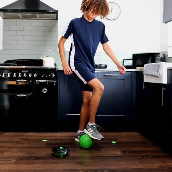 Golden Bear Toys Soccer Bot Air power-fodbolde