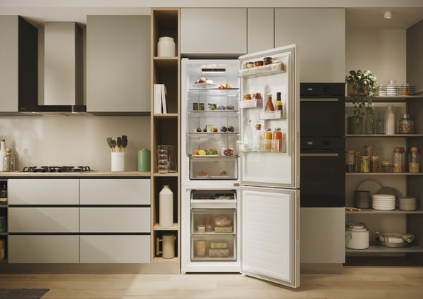 Candy Fresco CNCQ2T518EW Fritstående 279 L Hvid