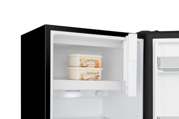 Hisense RR220D4BBE kombi-køleskab Fritstående 165 L Sort