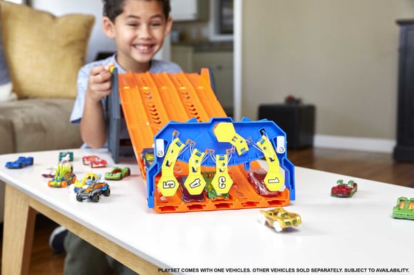 Hot Wheels Action Roll Out Raceway, track set