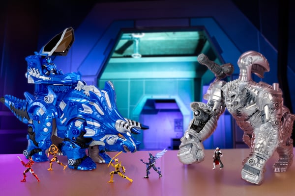 MGA Entertainment Armorsaurs Feature Villain Figure- King Chrome