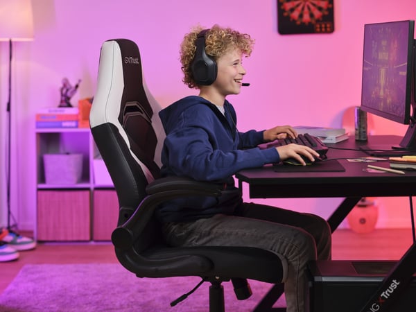 Trust GXT 703W RIYE Universal gamingstol Sort, Hvid