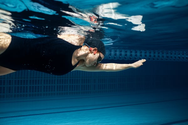 SHOKZ OpenSwim Pro Headset Trådløs Halsbånd Sport Bluetooth Sort, Rød
