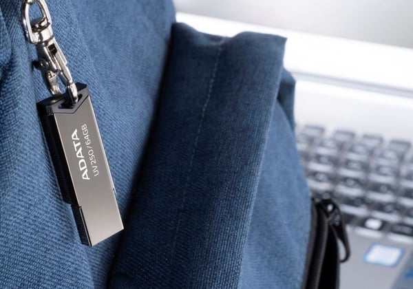 ADATA UV250 USB-nøgle 32 GB USB Type-A 2.0 Sølv