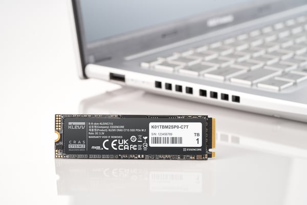 Klevv CRAS C715 1 TB M.2 PCI Express 3.0 NVMe 3D TLC NAND