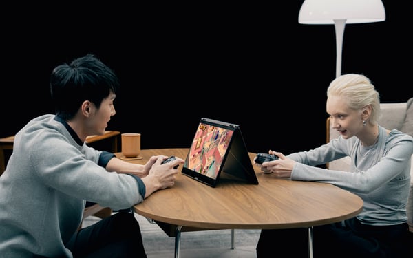 ASUS ROG Zephyrus Duo GX651AX-SR004W Intel Core Ultra 9 386H Hybrid (2-i-1) 40,6 cm (16") Berøringsskærm 3K 64 GB LPDDR5x-SDRAM 2 TB SSD NVIDIA GeForce RTX 5090 Wi-Fi 7 (802.11be) Windows 11 Home Grå