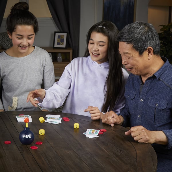 Hasbro Gaming F2562101 sällskapsspel Kortspel Party