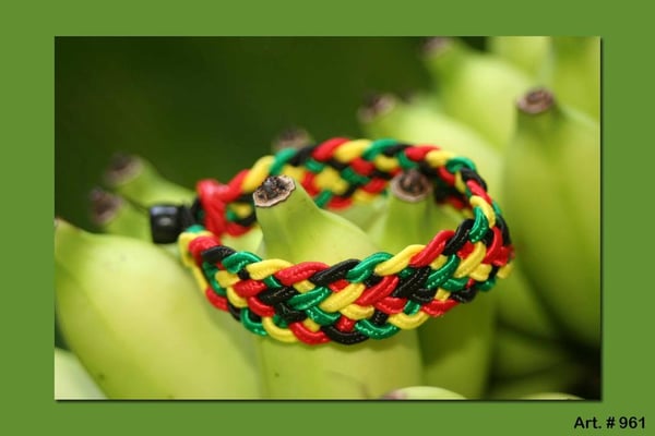 Rastaarmband flätat