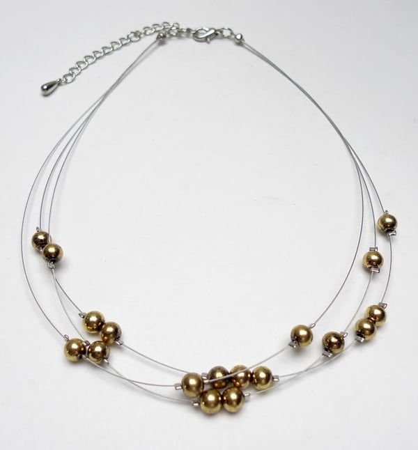 Pärlhalsband treradigt