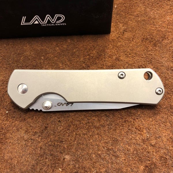 Luksuriøs SanRenMu LAND 7010 Titanium foldekniv