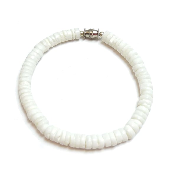 Klassiskt snäckarmband