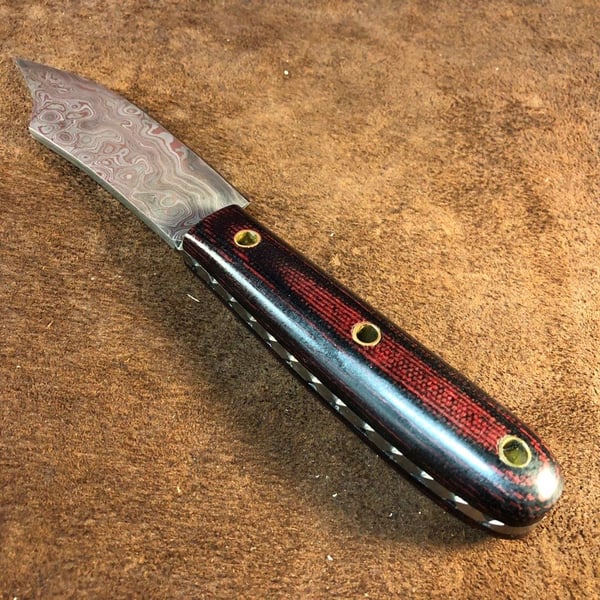 PreMax PX-08 käsintehty damaskiteräinen metsästysveitsi micarta-kahvalla – micarta- ja messinkikahva, pisarakuvioinen damaskiteräs, 352 kerrosta