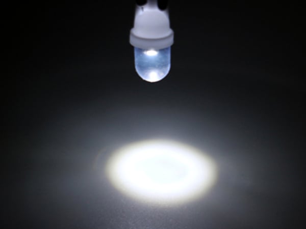 T10 w5w LED-polttimot yhdellä Flux-sirulla, 8000K, 12V DC, 2 kpl pakkaus.
