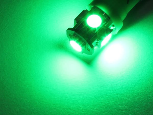 T10 w5w vihreät LED-polttimot, joissa 5 kpl 5050SMD-sirua, 12V DC, 4 kpl pakkaus